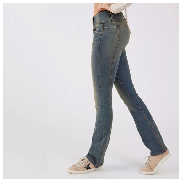 BDG Y2K Belted Flared Denim Jeans - Picture 3 of 6